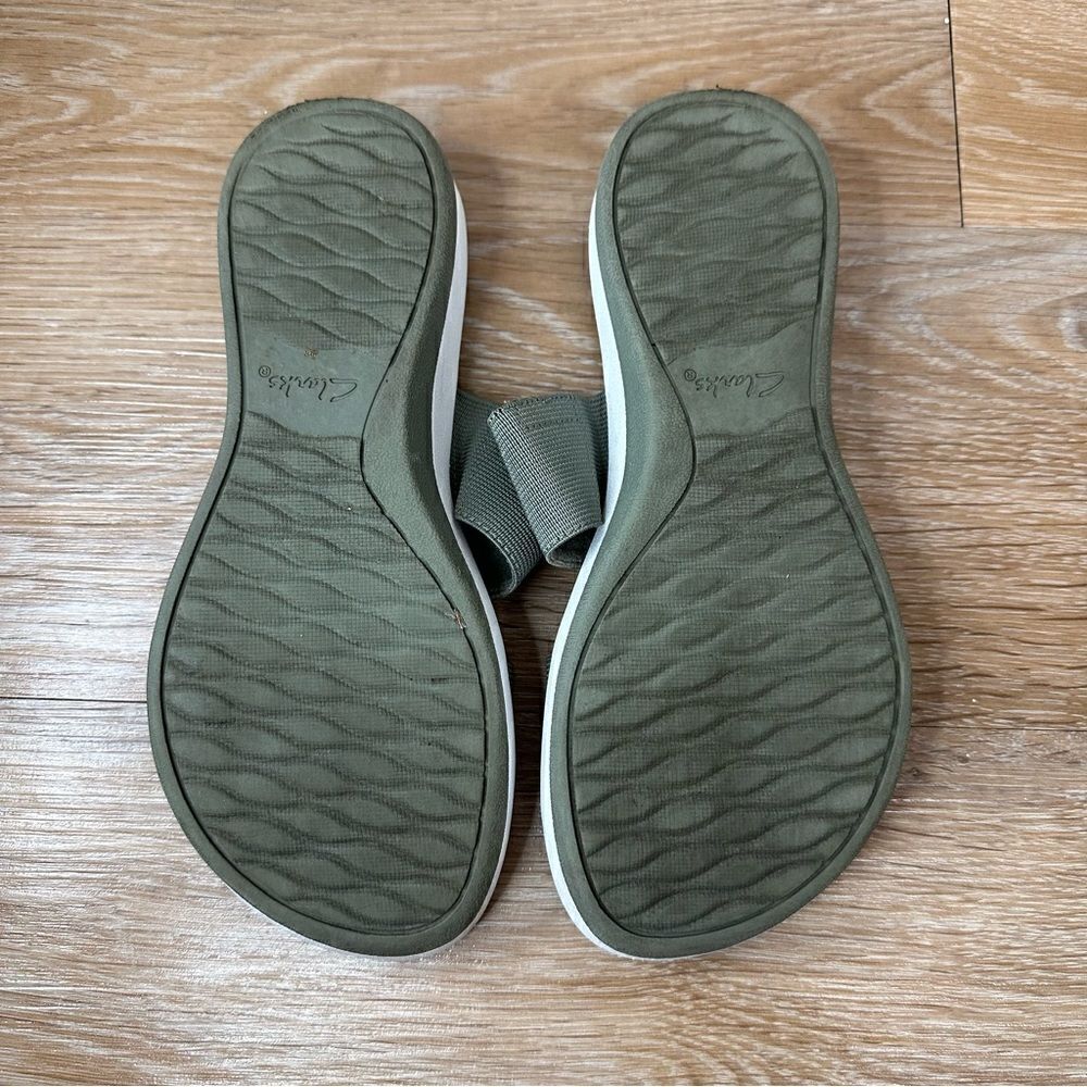 Clarks Women’s Gray Slip On Sandals - Picture 10 of 12